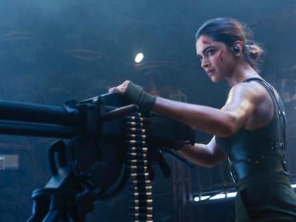 Deepika wields a Gattling gun in a jaw-dropping solo action sequence in Pathaan! | Deepika wields a Gattling gun in a jaw-dropping solo action sequence in Pathaan!