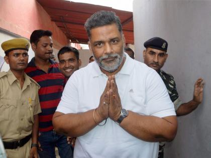 Shocking! Stage collapses during Pappu Yadav's rally in Muzaffarpur | Shocking! Stage collapses during Pappu Yadav's rally in Muzaffarpur