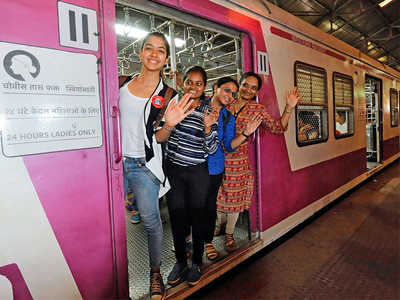 Ladies allowed to travel in Mumbai local trains from October 17 | Ladies allowed to travel in Mumbai local trains from October 17