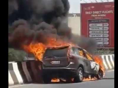 Car catches fire on flyover in Matunga, no casualties reported | Car catches fire on flyover in Matunga, no casualties reported