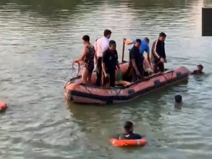 Gujarat Boat Tragedy: Boat Carrying 27 Children Capsizes in Harni Lake, Rescue Operation Underway | Gujarat Boat Tragedy: Boat Carrying 27 Children Capsizes in Harni Lake, Rescue Operation Underway