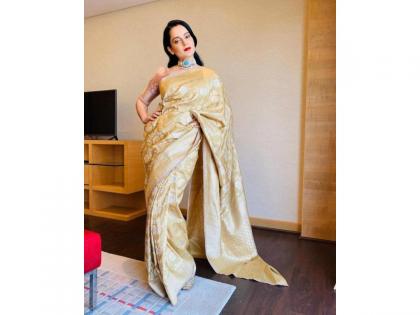 Kangana Ranaut lands in Mumbai amid protest at airport | Kangana Ranaut lands in Mumbai amid protest at airport Kangana Ranaut lands in Mumbai amid protest at airport | Kangana Ranaut lands in Mumbai amid protest at airport