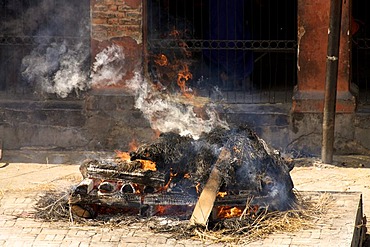 Madhya Pradesh Shocker: Man Jumps into Grandson's Funeral Pyre, Succumbs to Burn Injuries In Siholia Village | Madhya Pradesh Shocker: Man Jumps into Grandson's Funeral Pyre, Succumbs to Burn Injuries In Siholia Village Madhya Pradesh Shocker: Man Jumps into Grandson's Funeral Pyre, Succumbs to Burn Injuries In Siholia Village | Madhya Pradesh Shocker: Man Jumps into Grandson's Funeral Pyre, Succumbs to Burn Injuries In Siholia Village