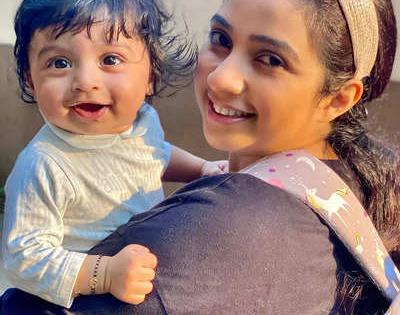 Shreya Ghoshal introduces her baby boy to fans with a cute and adorable picture | Shreya Ghoshal introduces her baby boy to fans with a cute and adorable picture