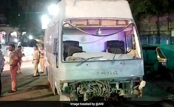 Maharashtra: 2 killed, after car crashes into 6 vehicles in Pune | Maharashtra: 2 killed, after car crashes into 6 vehicles in Pune