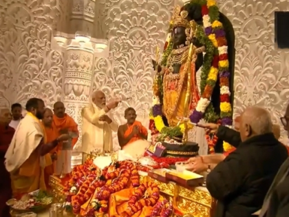 PM Narendra Modi Performs First Aarti of Shree Ram Lalla at Ayodhya Ram ...