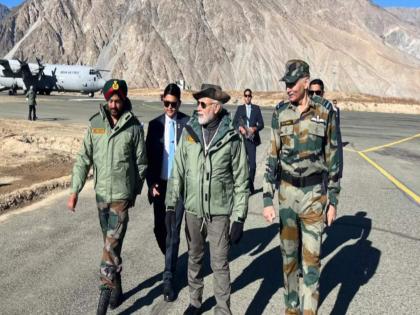 Diwali 2022: PM Modi arrives at Kargil to celebrate festival with army soldiers | Diwali 2022: PM Modi arrives at Kargil to celebrate festival with army soldiers Diwali 2022: PM Modi arrives at Kargil to celebrate festival with army soldiers | Diwali 2022: PM Modi arrives at Kargil to celebrate festival with army soldiers