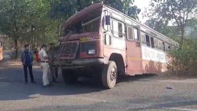 25 passengers injured in collision between 2 MSRTC buses in Palghar | 25 passengers injured in collision between 2 MSRTC buses in Palghar