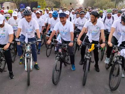 CEE Rajiv Kumar flags off biycle rally in Pune to create voter registration awareness | CEE Rajiv Kumar flags off biycle rally in Pune to create voter registration awareness