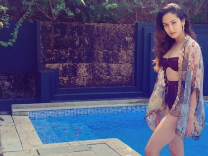Mira Rajput flaunts her figure in a maroon bikini, hot mama says netizens | Mira Rajput flaunts her figure in a maroon bikini, hot mama says netizens