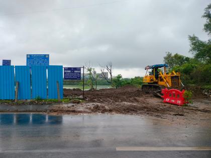 Navi Mumbai: Maharashtra Probes CIDCO for Dumping Airport Debris on Protected Lotus Lake | Navi Mumbai: Maharashtra Probes CIDCO for Dumping Airport Debris on Protected Lotus Lake Navi Mumbai: Maharashtra Probes CIDCO for Dumping Airport Debris on Protected Lotus Lake | Navi Mumbai: Maharashtra Probes CIDCO for Dumping Airport Debris on Protected Lotus Lake