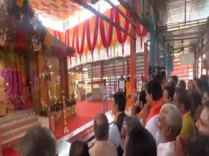 Eknath Shinde and Devendra Fadnavis offer prayers at Ayodhya temple | Eknath Shinde and Devendra Fadnavis offer prayers at Ayodhya temple Eknath Shinde and Devendra Fadnavis offer prayers at Ayodhya temple | Eknath Shinde and Devendra Fadnavis offer prayers at Ayodhya temple
