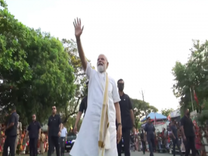 PM Modi receives rousing welcome in Kerala | PM Modi receives rousing welcome in Kerala PM Modi receives rousing welcome in Kerala | PM Modi receives rousing welcome in Kerala