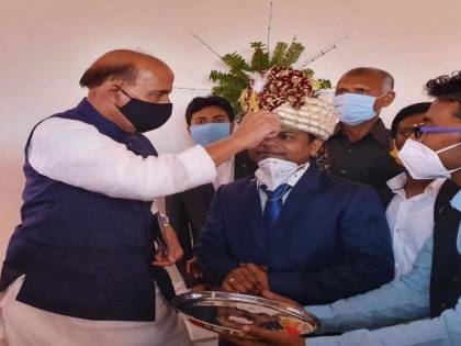 Defence Minister Rajnath Singh attends adopted son's wedding in UP | Defence Minister Rajnath Singh attends adopted son's wedding in UP