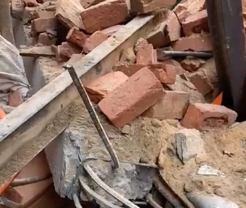 Mumbai Building Collapse: Four Injured After Part of Under-Construction Building Collapses in Borivali | Mumbai Building Collapse: Four Injured After Part of Under-Construction Building Collapses in Borivali
