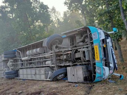 Chhattisgarh Bus Accident: Vehicle Carrying CRPF Personnel for Poll Duty Overturns in Bastar | Chhattisgarh Bus Accident: Vehicle Carrying CRPF Personnel for Poll Duty Overturns in Bastar