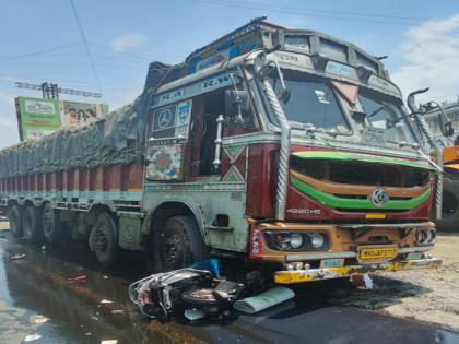 Pune Accident: 1 Dead, 1 Injured After Truck Rams Vehicles on Navale Bridge | Pune Accident: 1 Dead, 1 Injured After Truck Rams Vehicles on Navale Bridge Pune Accident: 1 Dead, 1 Injured After Truck Rams Vehicles on Navale Bridge | Pune Accident: 1 Dead, 1 Injured After Truck Rams Vehicles on Navale Bridge