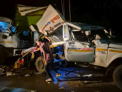 Pune Accident: 1 Dead, 5 Injured as Trailer Collides with Pickup Tempos Returning to Mumbai from Ganpati Visarjan | Pune Accident: 1 Dead, 5 Injured as Trailer Collides with Pickup Tempos Returning to Mumbai from Ganpati Visarjan
