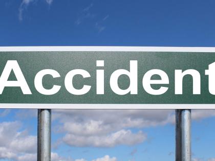 Bus accident on Dhule-Solapur highway in Beed: 15 passengers injured, 2 critical | Bus accident on Dhule-Solapur highway in Beed: 15 passengers injured, 2 critical Bus accident on Dhule-Solapur highway in Beed: 15 passengers injured, 2 critical | Bus accident on Dhule-Solapur highway in Beed: 15 passengers injured, 2 critical