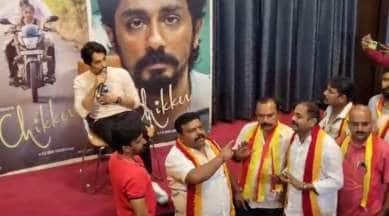 Actor Siddharth forced to leave press conference of Chithha in Bengaluru by angry protestors amid Cauvery row | Actor Siddharth forced to leave press conference of Chithha in Bengaluru by angry protestors amid Cauvery row
