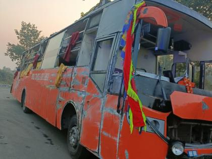 Agra-Lucknow Expressway Accident: Three Killed, 26 Injured As Bus From Delhi Overturns Near Araoul | Agra-Lucknow Expressway Accident: Three Killed, 26 Injured As Bus From Delhi Overturns Near Araoul