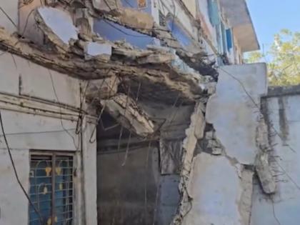 Ahmedabad: 20–25 People Feared Trapped After House Gallery Collapses in Sant Vinoba Nagar (Watch Video) | Ahmedabad: 20–25 People Feared Trapped After House Gallery Collapses in Sant Vinoba Nagar (Watch Video) Ahmedabad: 20–25 People Feared Trapped After House Gallery Collapses in Sant Vinoba Nagar (Watch Video) | Ahmedabad: 20–25 People Feared Trapped After House Gallery Collapses in Sant Vinoba Nagar (Watch Video)