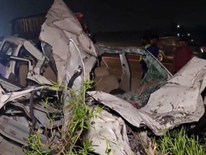 Ahmedabad-Vadodara Expressway Accident: Three Killed, 2 Injured in Car and Truck Collision Near Nadiad (Watch Video) | Ahmedabad-Vadodara Expressway Accident: Three Killed, 2 Injured in Car and Truck Collision Near Nadiad (Watch Video) Ahmedabad-Vadodara Expressway Accident: Three Killed, 2 Injured in Car and Truck Collision Near Nadiad (Watch Video) | Ahmedabad-Vadodara Expressway Accident: Three Killed, 2 Injured in Car and Truck Collision Near Nadiad (Watch Video)