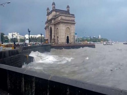 Cyclone Tauktae: Mumbai witnesses light rain with gusty winds | Cyclone Tauktae: Mumbai witnesses light rain with gusty winds