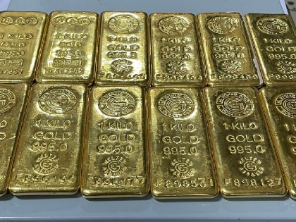 Lok Sabha Election 2024: Nalgonda Police Seize Gold Worth Rs 5.73 Crores From Car in Telangana (Watch) | Lok Sabha Election 2024: Nalgonda Police Seize Gold Worth Rs 5.73 Crores From Car in Telangana (Watch)