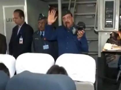 Viral Video! 'Modi ji zindabad': Union Minister says to evacuated students returning from Ukraine | Viral Video! 'Modi ji zindabad': Union Minister says to evacuated students returning from Ukraine Viral Video! 'Modi ji zindabad': Union Minister says to evacuated students returning from Ukraine | Viral Video! 'Modi ji zindabad': Union Minister says to evacuated students returning from Ukraine