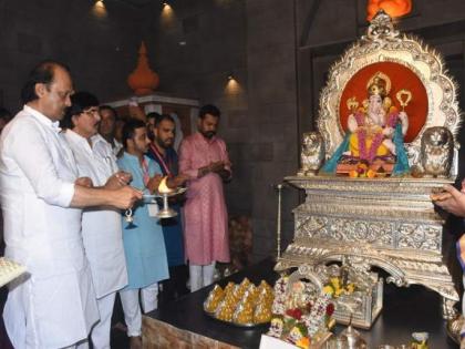 Pune: Deputy CM Ajit Pawar visits Manache Ganpati, offers prayers | Pune: Deputy CM Ajit Pawar visits Manache Ganpati, offers prayers