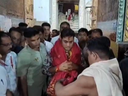 Odisha: Akash Ambani Offers Prayers at Shree Jagannath Temple in Puri (Watch Video) | Odisha: Akash Ambani Offers Prayers at Shree Jagannath Temple in Puri (Watch Video) Odisha: Akash Ambani Offers Prayers at Shree Jagannath Temple in Puri (Watch Video) | Odisha: Akash Ambani Offers Prayers at Shree Jagannath Temple in Puri (Watch Video)