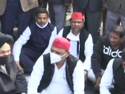 Former UP Chief Minister Akhilesh Yadav arrested for violating section 144 of CrPC | Former UP Chief Minister Akhilesh Yadav arrested for violating section 144 of CrPC