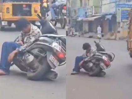 Watch: Man Sleeps On Two-Wheeler's Footrest in Middle of Road in Andhra Pradesh's Vijayawada , Video Goes Viral | Watch: Man Sleeps On Two-Wheeler's Footrest in Middle of Road in Andhra Pradesh's Vijayawada , Video Goes Viral Watch: Man Sleeps On Two-Wheeler's Footrest in Middle of Road in Andhra Pradesh's Vijayawada , Video Goes Viral | Watch: Man Sleeps On Two-Wheeler's Footrest in Middle of Road in Andhra Pradesh's Vijayawada , Video Goes Viral