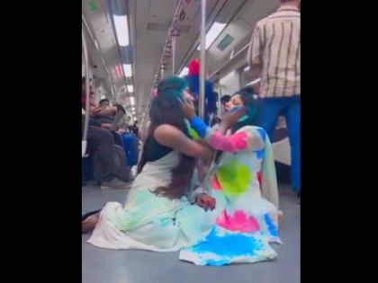 'Ang Laga De' Holi Reel Shot Inside Delhi Metro Rail Not a Deepfake, Claims X User With Video Source | 'Ang Laga De' Holi Reel Shot Inside Delhi Metro Rail Not a Deepfake, Claims X User With Video Source