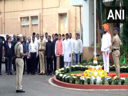 Republic Day 2024: Eknath Shinde Unfurls National Flag at his Official Residence Varsha Bungalow | Republic Day 2024: Eknath Shinde Unfurls National Flag at his Official Residence Varsha Bungalow