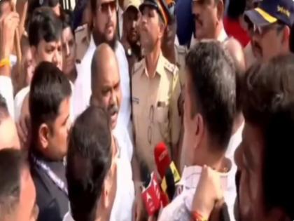 Mumbai: Scuffle Breaks Out Between Shiv Sena UBT and BJP Workers Outside Taj Lands Hotel (Watch Video) | Mumbai: Scuffle Breaks Out Between Shiv Sena UBT and BJP Workers Outside Taj Lands Hotel (Watch Video) Mumbai: Scuffle Breaks Out Between Shiv Sena UBT and BJP Workers Outside Taj Lands Hotel (Watch Video) | Mumbai: Scuffle Breaks Out Between Shiv Sena UBT and BJP Workers Outside Taj Lands Hotel (Watch Video)