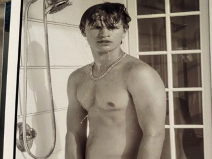 Ansel Elgort strips nude to raise funds for coronavirus, raises a whopping amount | Ansel Elgort strips nude to raise funds for coronavirus, raises a whopping amount
