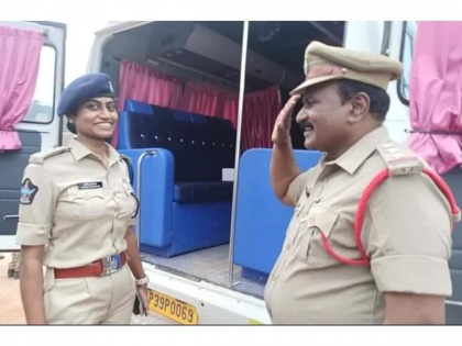 SEE PIC! Circle Inspector Shyam Sundar salutes his DSP-ranked daughter wins hearts | SEE PIC! Circle Inspector Shyam Sundar salutes his DSP-ranked daughter wins hearts