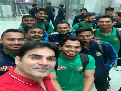 Arbaaz Khan's adorable selfie moment with Bangladeshi cricketers | Arbaaz Khan's adorable selfie moment with Bangladeshi cricketers