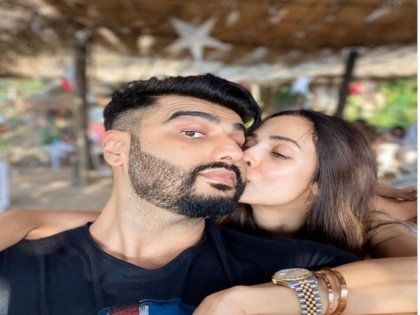 Malaika Arora and Arjun Kapoor welcome New Year 2020 with a kiss | Malaika Arora and Arjun Kapoor welcome New Year 2020 with a kiss