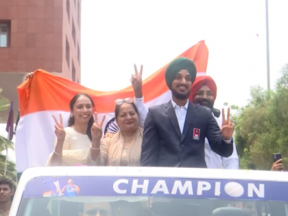 Arshdeep Singh Receives Grand Welcome at Chandigarh University After T20 World Cup 2024 Heroics (Watch Video) | Arshdeep Singh Receives Grand Welcome at Chandigarh University After T20 World Cup 2024 Heroics (Watch Video)