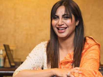 Arshi Khan tests positive for COVID-19, actress goes into home quarantine | Arshi Khan tests positive for COVID-19, actress goes into home quarantine