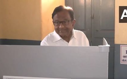 Lok Sabha Election 2024: P Chidambaram Casts His Vote At in Tamil Nadu's Sivaganga (Watch Video) | Lok Sabha Election 2024: P Chidambaram Casts His Vote At in Tamil Nadu's Sivaganga (Watch Video)