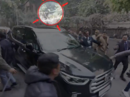 Arvind Kejriwal Attacked: Stone Pelted at Former CM's Car During Delhi Election Campaigning (Watch Video)