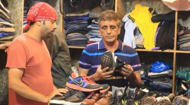 Former ICC elite umpire Asad Rauf turns shopkeeper, sells clothes and shoes in Lahore | Former ICC elite umpire Asad Rauf turns shopkeeper, sells clothes and shoes in Lahore