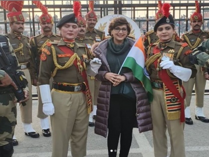 Sonali Bendre celebrates her birthday with Army officers in Amritsar | Sonali Bendre celebrates her birthday with Army officers in Amritsar