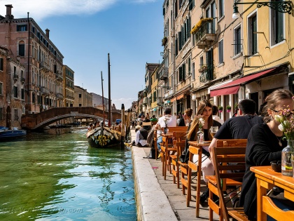 Venice Takes Action Against Overcrowding: Bans Loudspeakers, Restricts Tourist Groups | Venice Takes Action Against Overcrowding: Bans Loudspeakers, Restricts Tourist Groups
