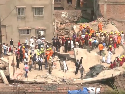 West Bengal Building Collapse: Death Toll Rises to 4, Rescue Operation Underway (Watch Video) | West Bengal Building Collapse: Death Toll Rises to 4, Rescue Operation Underway (Watch Video)