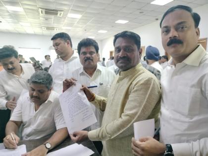 Former Maharashtra Minister Ganesh Naik’s Supporters Resigns As Mahayuti Announces Shiv Sena Candidate for Thane Lok Sabha Seat | Former Maharashtra Minister Ganesh Naik’s Supporters Resigns As Mahayuti Announces Shiv Sena Candidate for Thane Lok Sabha Seat